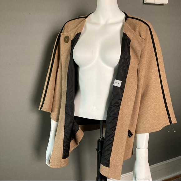 NEW Trina Turk jacket medium cape capelet poncho beige tan - Picture 5 of 11